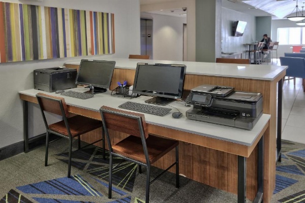 Holiday Inn Express & Suites Portales image 10