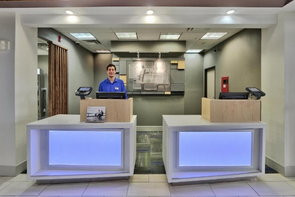 Holiday Inn Express & Suites Portales image 14
