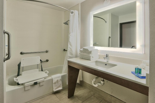 Holiday Inn Express & Suites Portales image 4