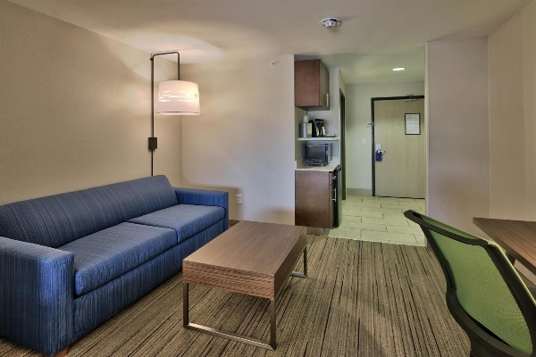 Holiday Inn Express & Suites Portales image 6
