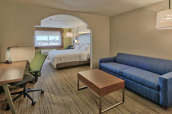 Holiday Inn Express & Suites Portales image 7