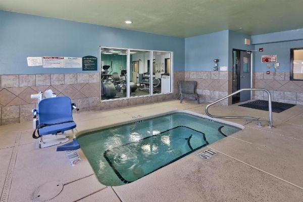 Holiday Inn Express & Suites Portales image 9